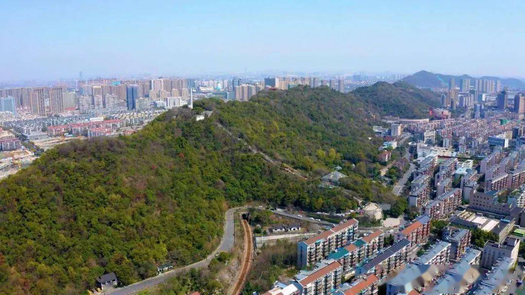 明嘉靖年间,萧山城便已"西依西山,北依北干,当地望族依山傍水,结群而