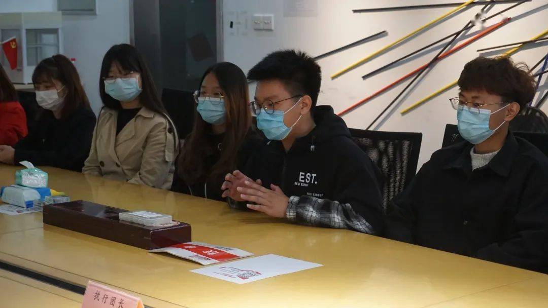 里,与大家一起活动的欢乐时光~大家认真聆听培训部部长于乐洋学姐为
