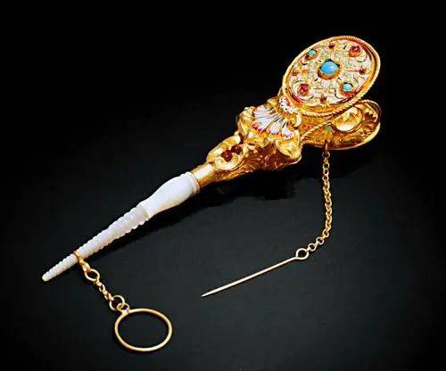 蓝色|这个色系的珠宝，高级温和又迷人，每一种都是美哭的节奏！