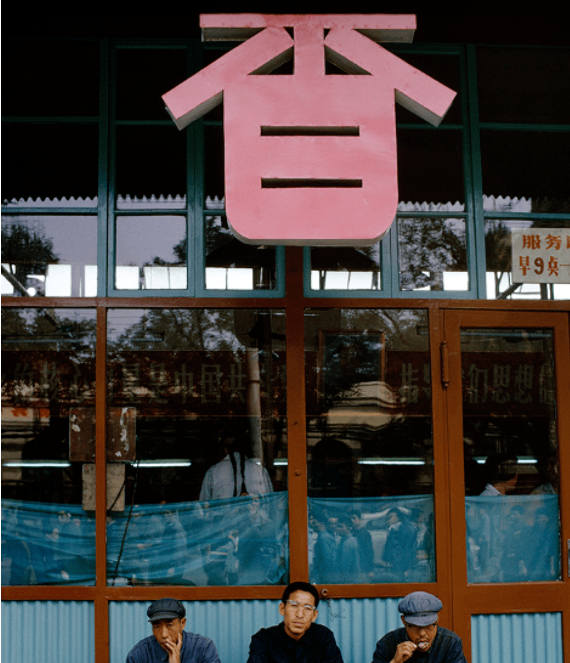 第一个采用彩色摄影报道中国的摄影师