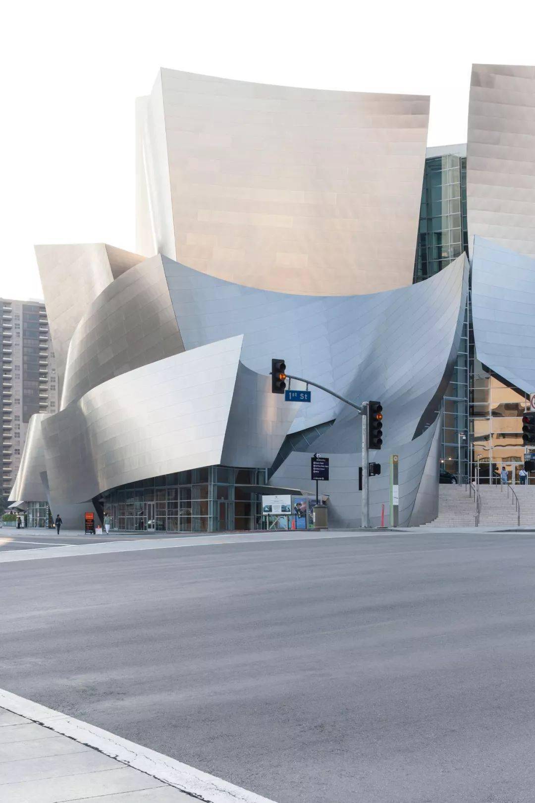 大师丨frankgehry独特而神秘的解构主义大师