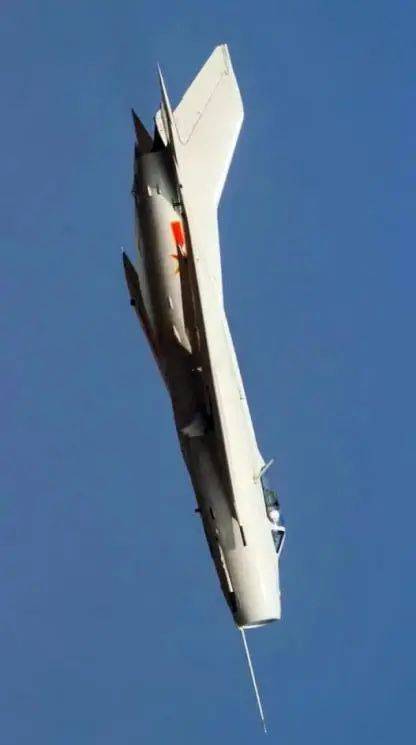 从“米格-15”到“歼-20”│一张长图见证人民空