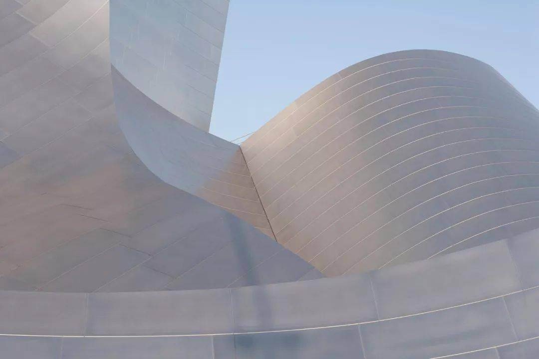 大师丨frankgehry独特而神秘的解构主义大师