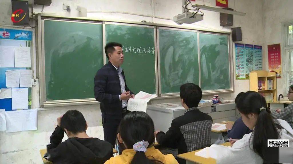石柱镇中学校长尹智勇荣获湖南公益"汀汀校长奖"