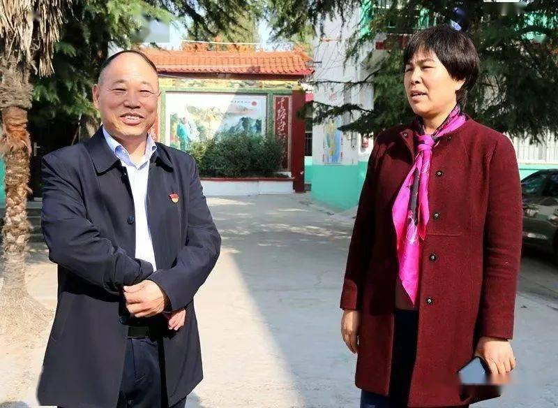 甘德建,洪建芳在学校察看 甘德建,李跃广了解情况