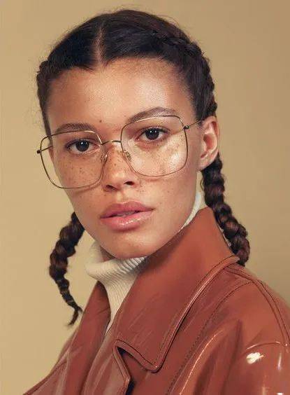 小松菜|戴眼镜就不想化妆？看完Jennie、小松菜奈等“买家秀”你再做决定～