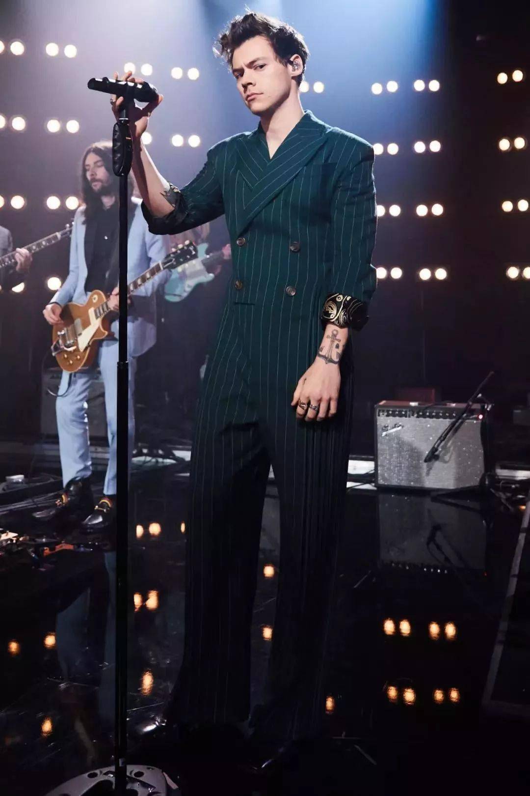 Harry|美国版VOGUE 史上第一张单人男性封面！