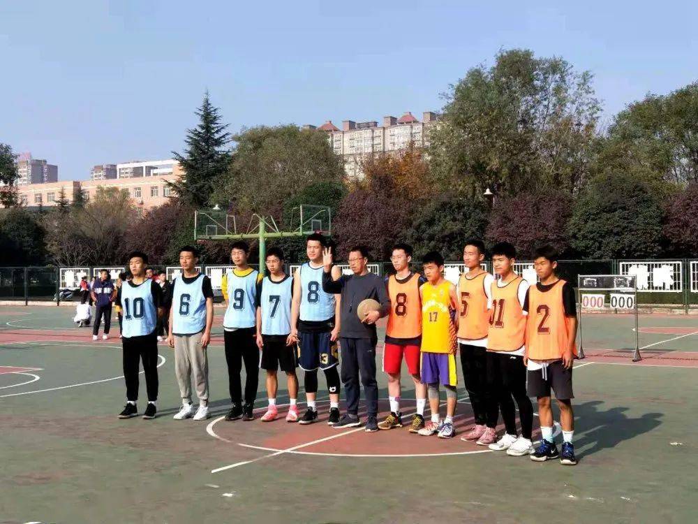 
运动赛场 青春飞扬 ——第一学部举行篮球、足球联赛_米乐娱乐官网(图3)
