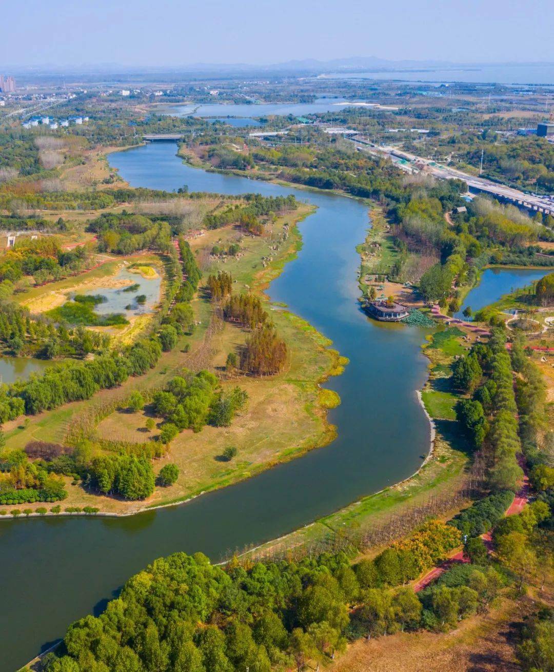 十五里河河口湿地等十多个大型公园游园湿地项目,率先完成合肥