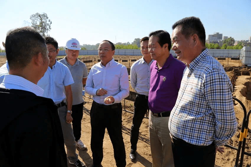 廉江市副市长林家春,雷州市副市长黄文驹及当地相关