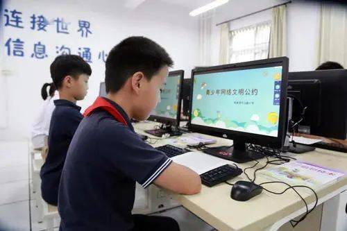 学校网络时代的革命：高性能学校网站源码，提升您的在线形象 (学校网络时代的教育改革)