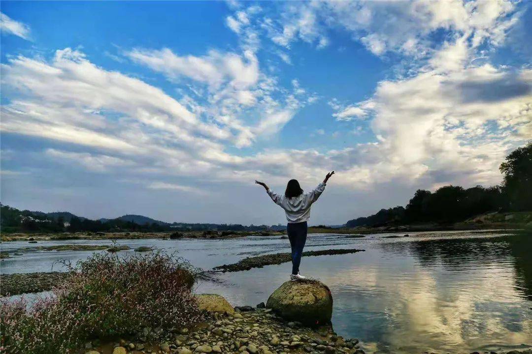 现在,泉峰滩已经成为桃江网红"打卡"地,前往游玩的朋友一定要注意安全