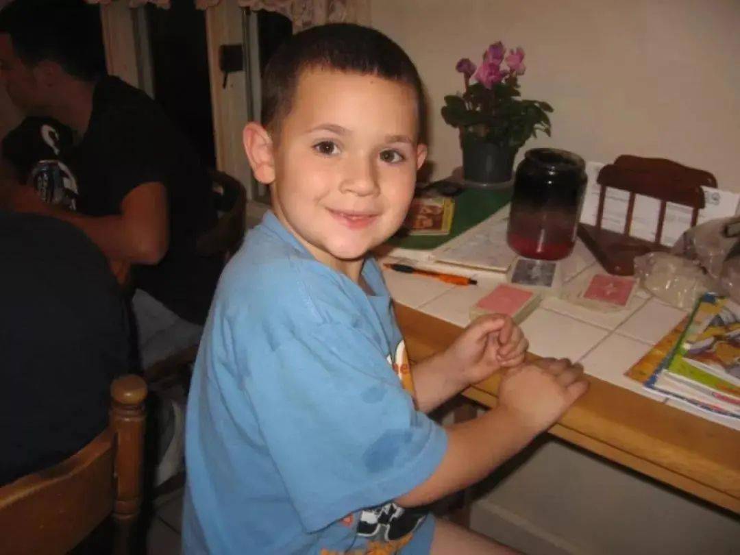 18岁男孩成功受孕（Mikey Chanel）