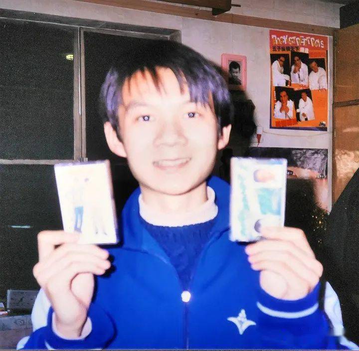 1999年 我在房间里还贴着这一男一女两位歌星的海报|跟宇宙完婚:PG捕鱼(图3)
1999年 我在房间里还贴着这一男一女两位歌星的海报|跟宇宙完婚:PG捕鱼(图3)
