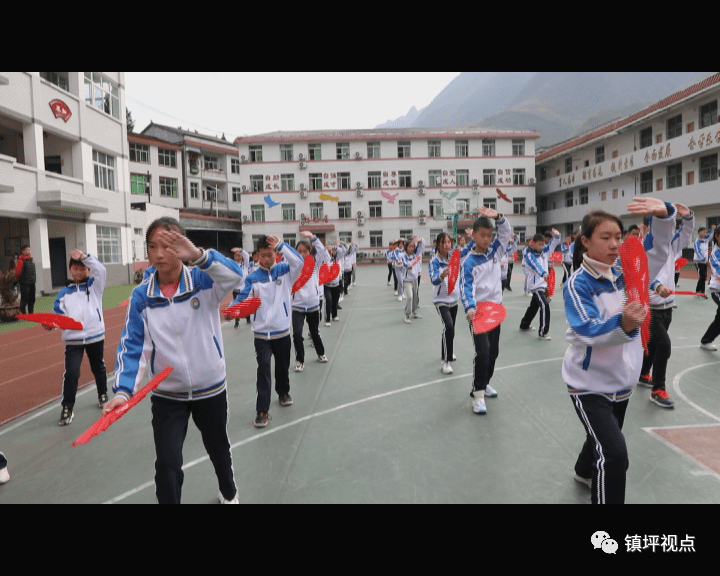 钟宝中学:"功夫"进校园 丰富课间操