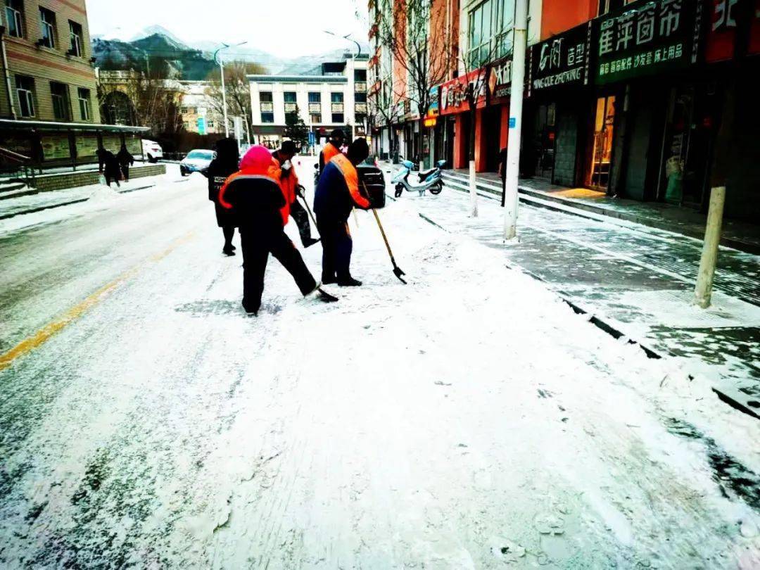 官方提醒:雪后路滑,广大市民与雪友出行注意安全!