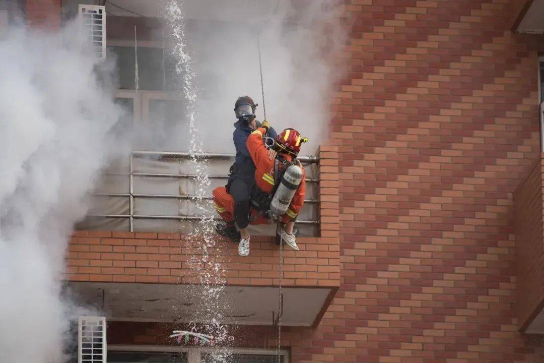 在年底前,各高校要率先按标准完成消防车通道逐一划线,标名,立牌,确保