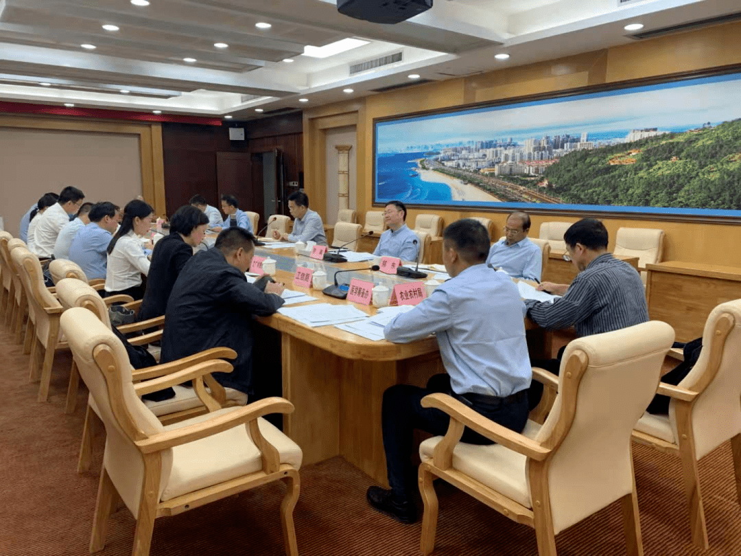 与企业担任人座谈交换