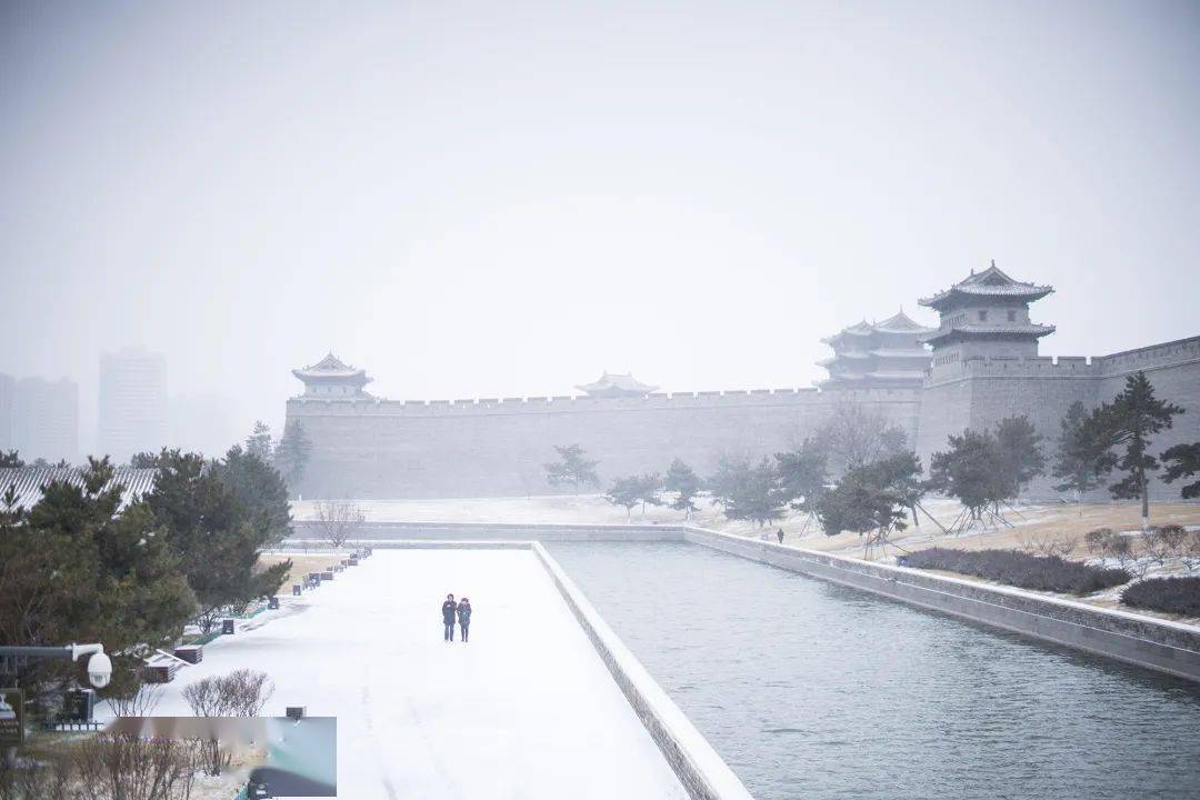 致敬大同漫天风雪里的那一抹橙黄色_雪景