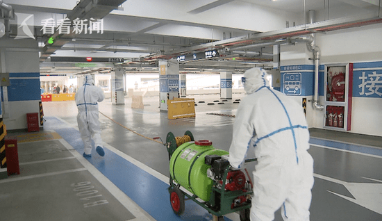 飞机场的人来人往 090d5e763f6341da983218ebe1ec4cfa.png