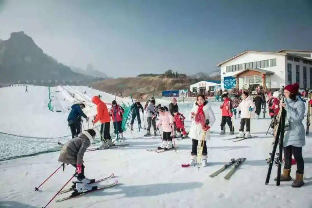 龙门崮滑雪场激情滑雪之旅这个冬天,我们为您准备了"八大精品线路品牌