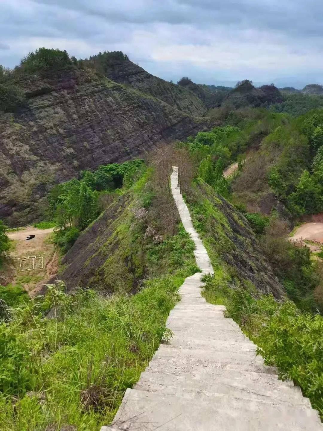 于都县峡山有多少人口_于都县雩山中小学校徽