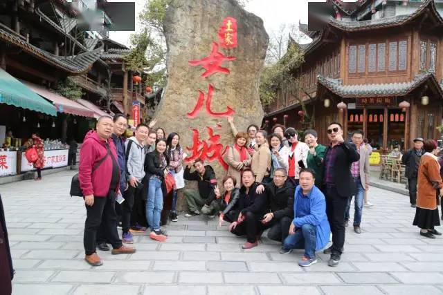 【团建定制】年会团建来嗨party!个性化定制团建,趣味游戏、户外训练、美食聚会,共享娱乐盛宴!-搜狐大视野-搜狐新闻