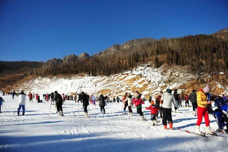 9.9元秒杀嵩山滑雪场日场不限时滑雪门票!39.9元双人泡温泉!