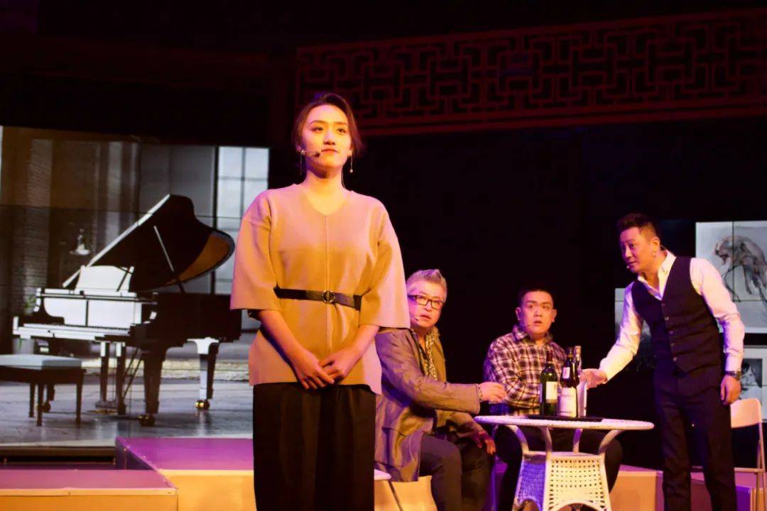 稳稳的幸福女生版谁唱的 8ee1a2e7cc7c4b999bd182bc048e7678.jpeg