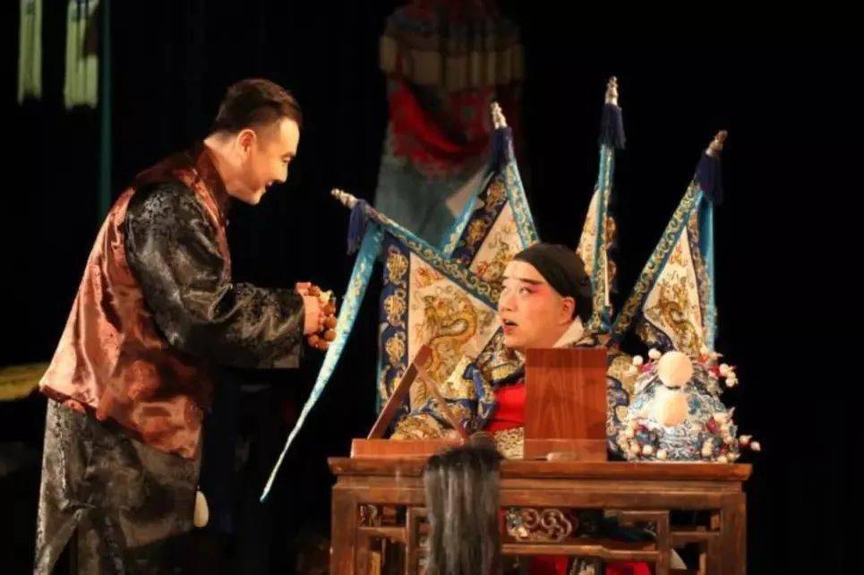 江苏柳琴剧院柳琴戏《口罩后面是春天》时间:11月25日 星期三 19:30地点: