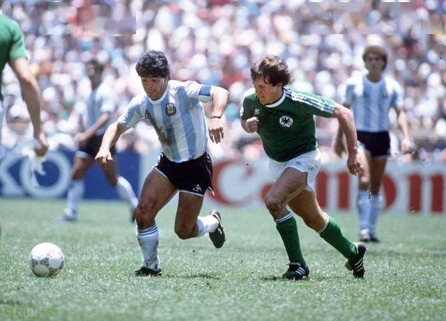 1986世界杯决赛,以马拉多纳为核心的阿根廷对阵马特乌斯领军的西德