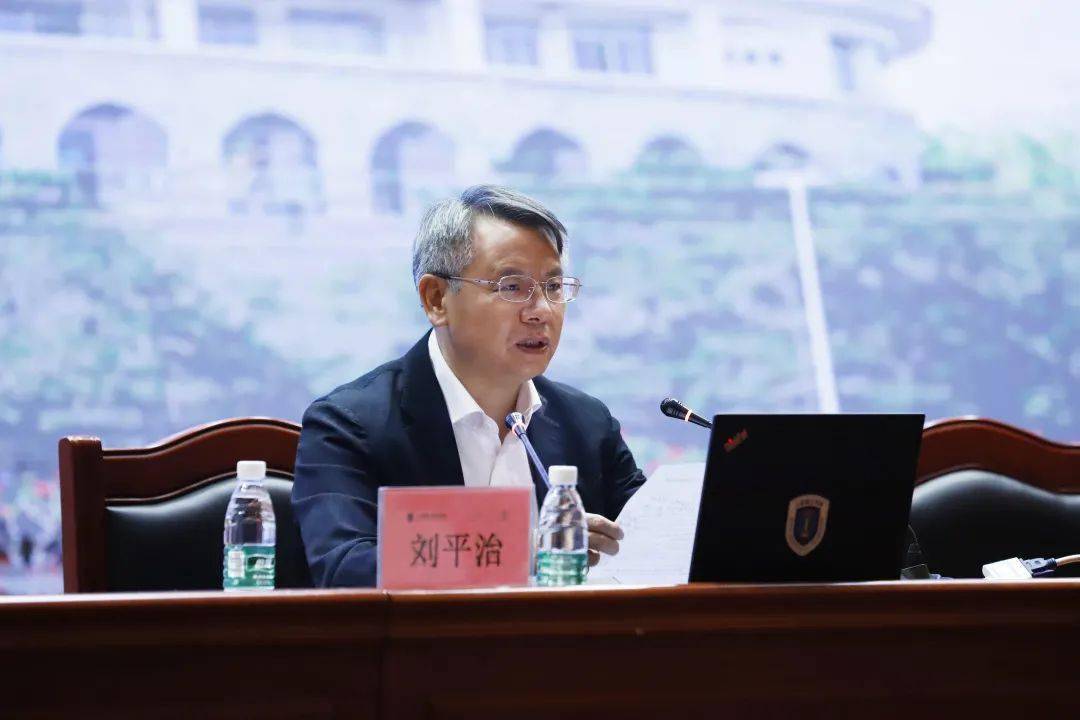 海南省副省长刘平治到三亚理工职业学院宣讲党的十九届五中全会精神