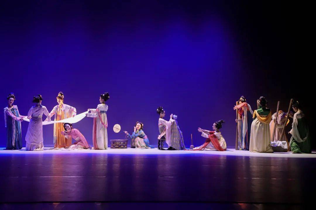 2020年西安大学最新_2020年高雅艺术进校园|西安歌舞剧院原创舞剧《门》