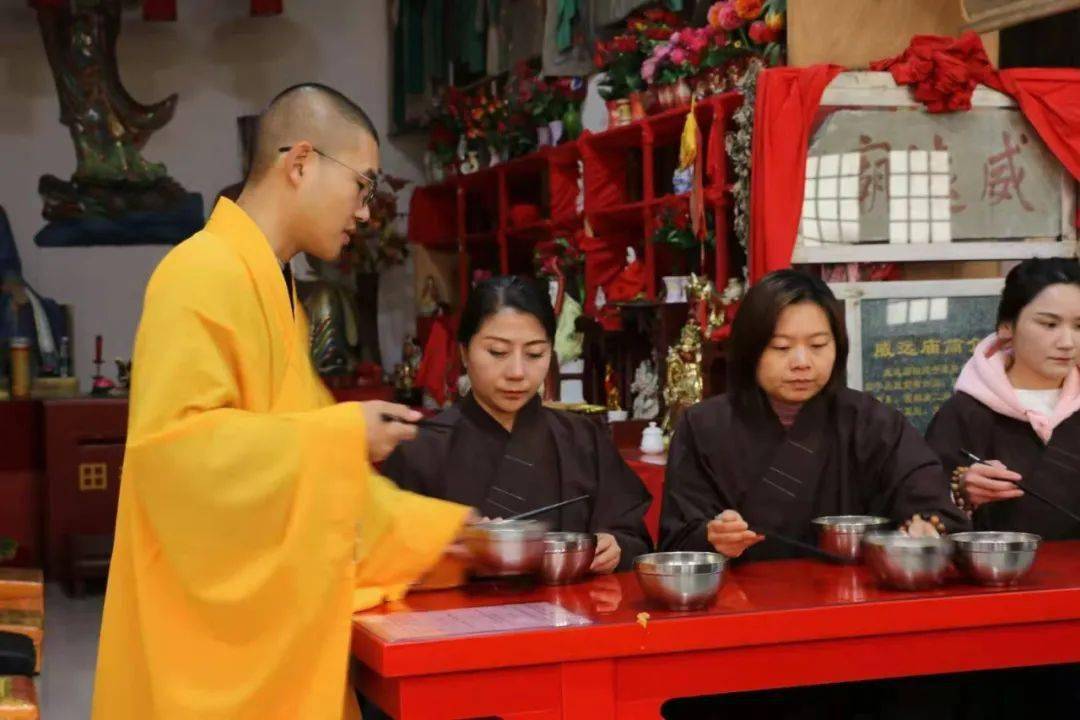 智峰法师 15850699800 定林寺监院 负责协助方丈或监管理寺院事务