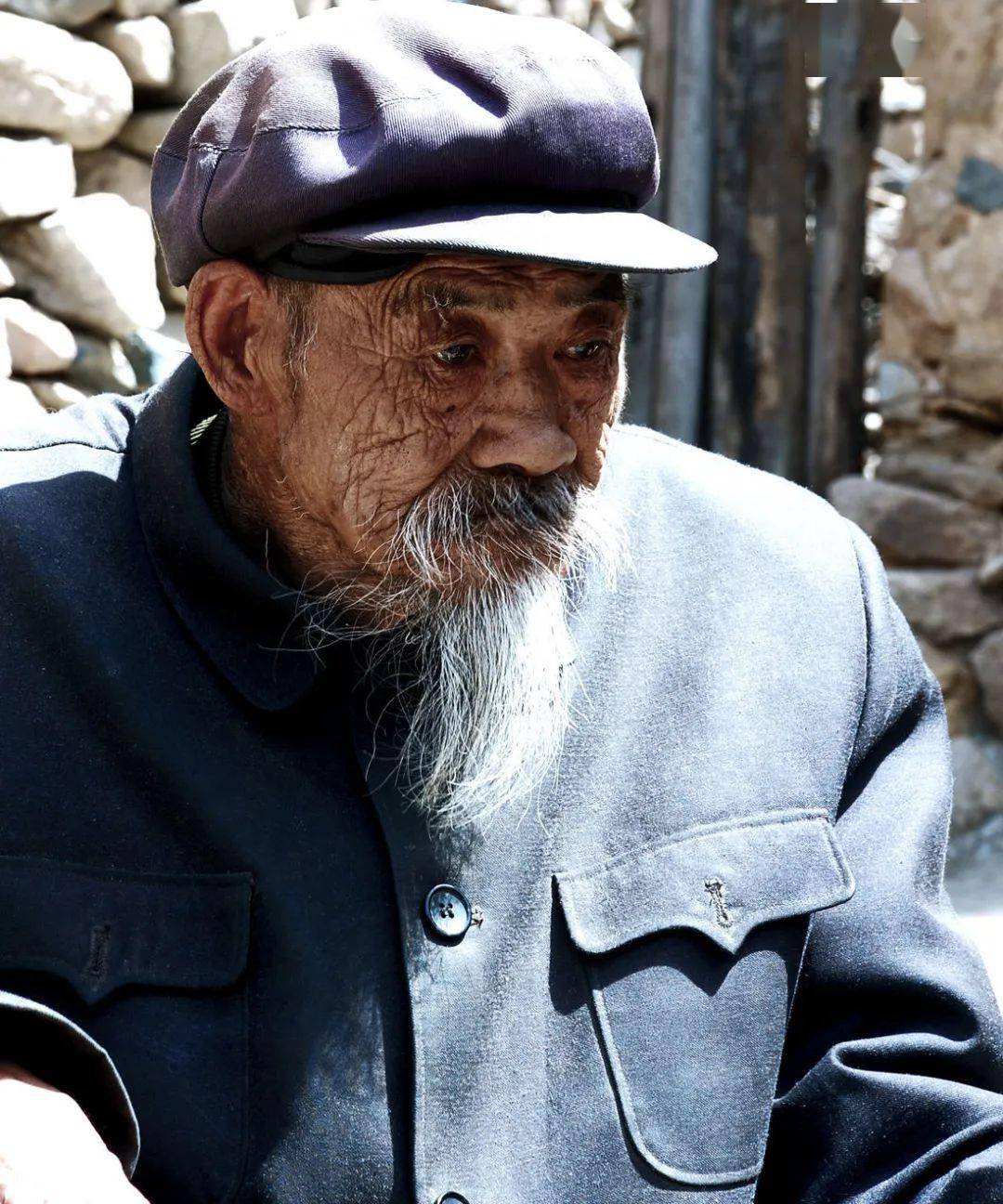 说实话:“老人是龙,谁穷谁对谁”不是迷信,是老祖宗的良言
