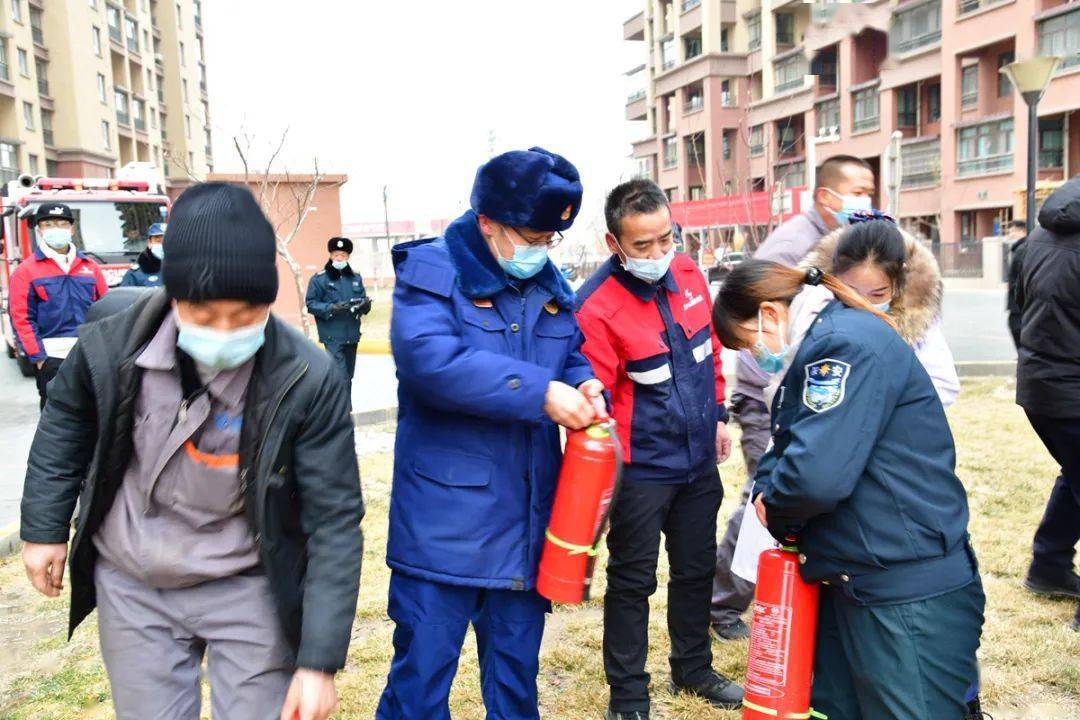 昌吉举行住宅小区消防演练 居民家门口学本领_火灾