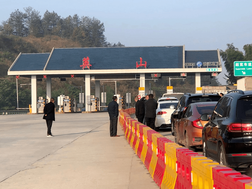 大雾封路,高速入口已封闭!