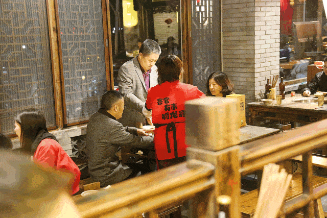 小龙坎 原价305元 的双人豪华套餐 现仅需98元 到店核销即可  地址