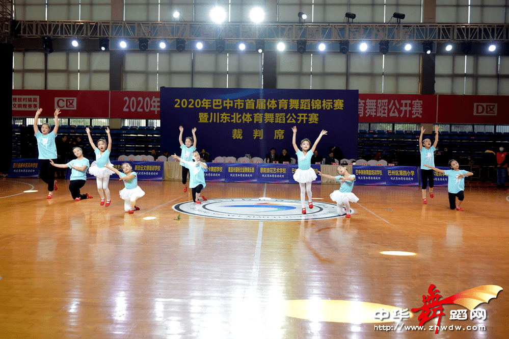 四十人团体舞蹈 467939a1e08049dc8091a96ae622fbcc.png