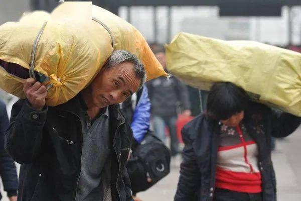 距离过年还有近三个月为什么农民工都纷纷回家了原因太现实