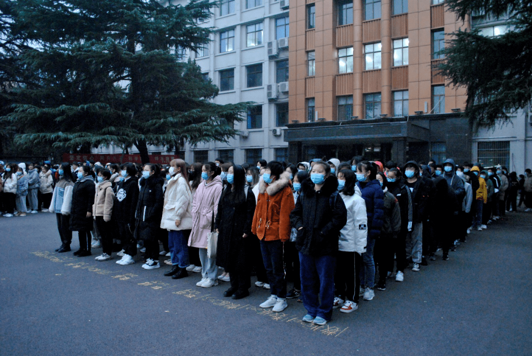 中原工学院软件学院举行升旗仪式暨晨读宪法活动