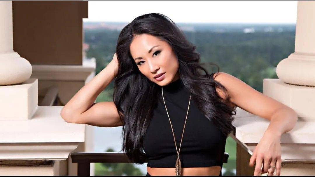 欢迎大家来到【营养跟不上】,本期咱们点评的是前wwe选手——gail kim