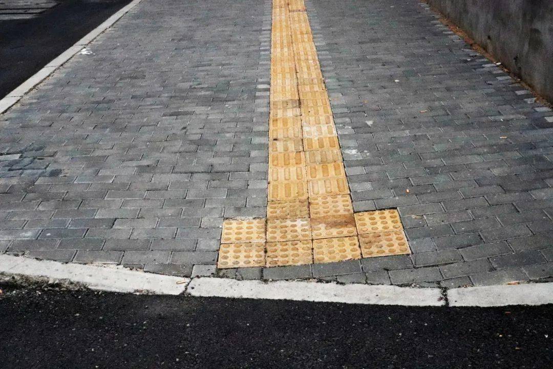 改造后78崇化路139幢南路口盲道宽度改造萧杭路改造前后对比改造前
