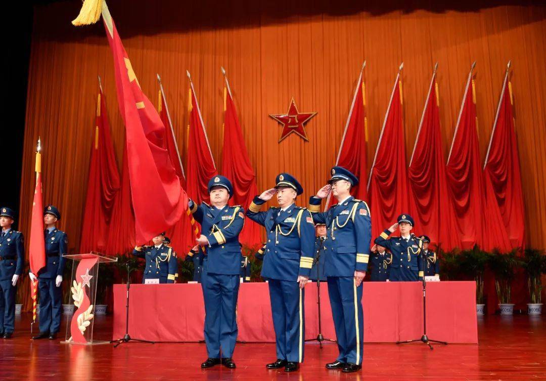 军校授旗,带你去看震撼现场!_军旗