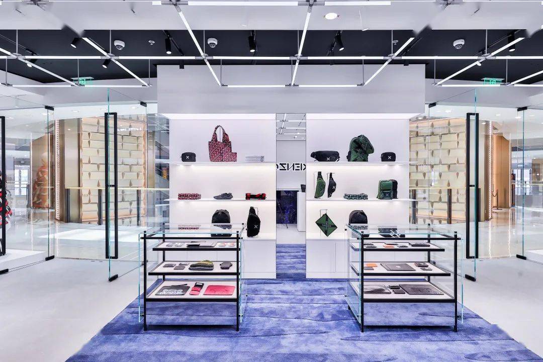 注入柔和色彩 书写不拘一格的秋冬着装型录 kenzo store 目光落于店铺