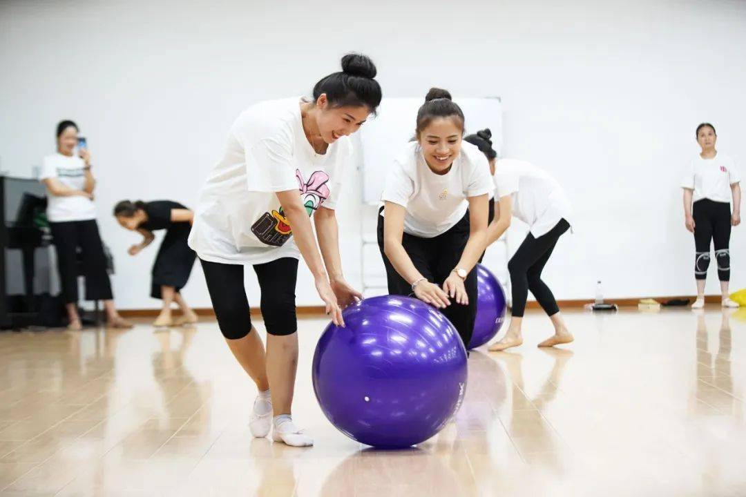 《舞蹈启蒙教材》第三期师资培训实验班——"亲子互动