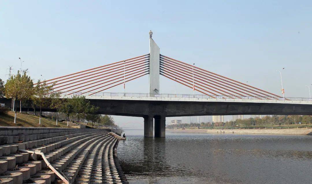 【湛河·桥】开发一路湛河桥: 造型别致的斜拉索桥