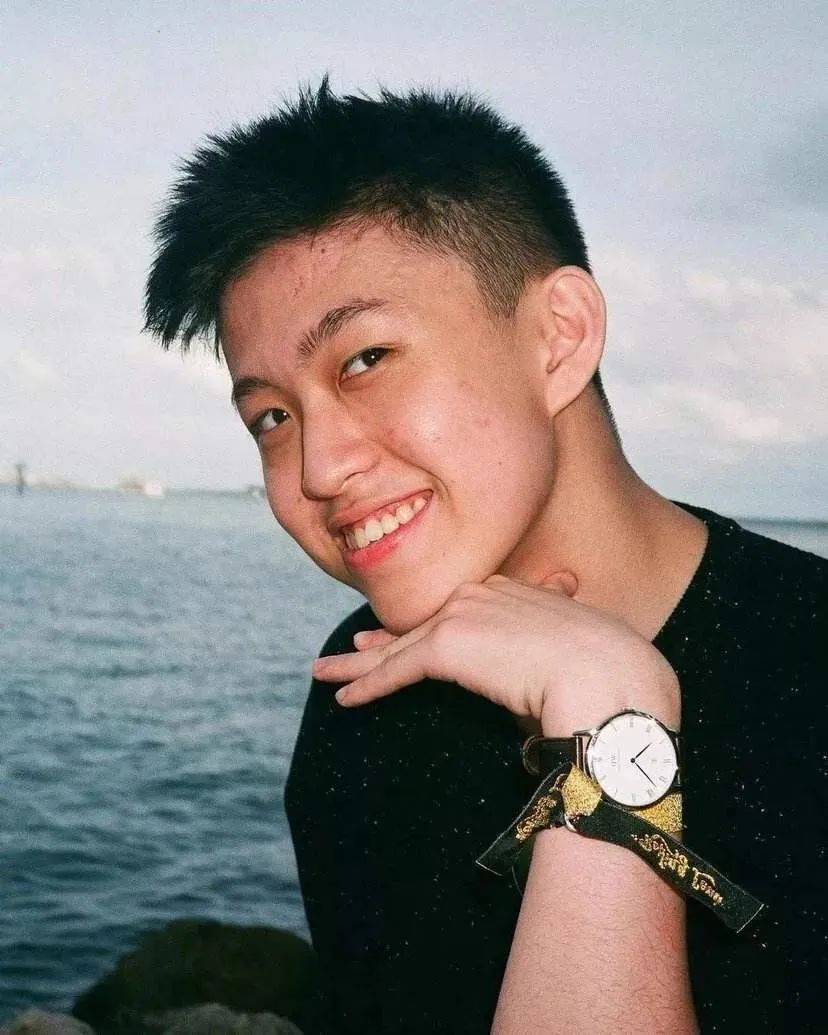 在女友直播间开黄腔,rich brian还真不拿粉丝当外人!_七哥