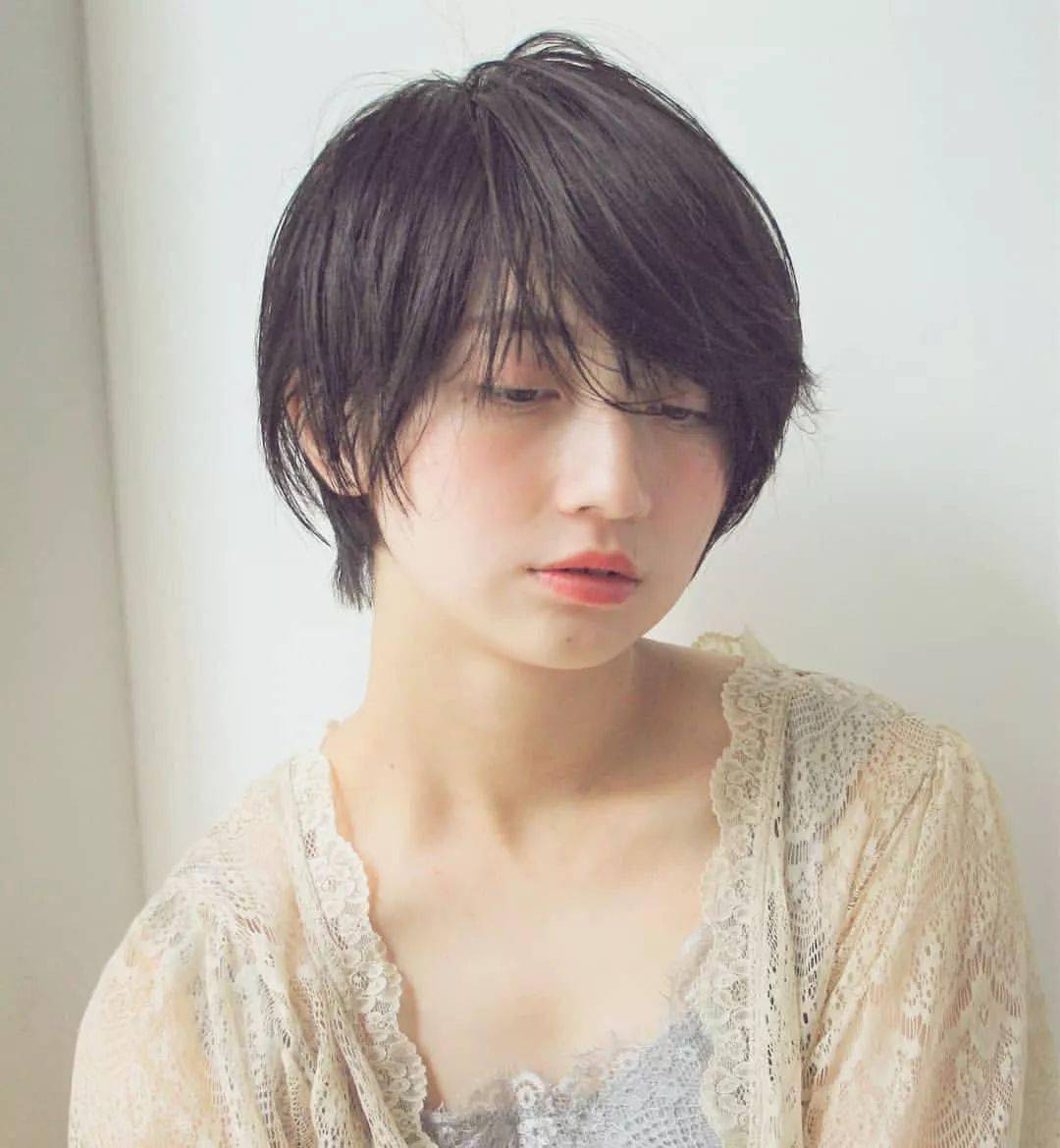 太阳集团tyc|
盛行的这些短发发型设计搭配 每一款都很减龄！(图15)