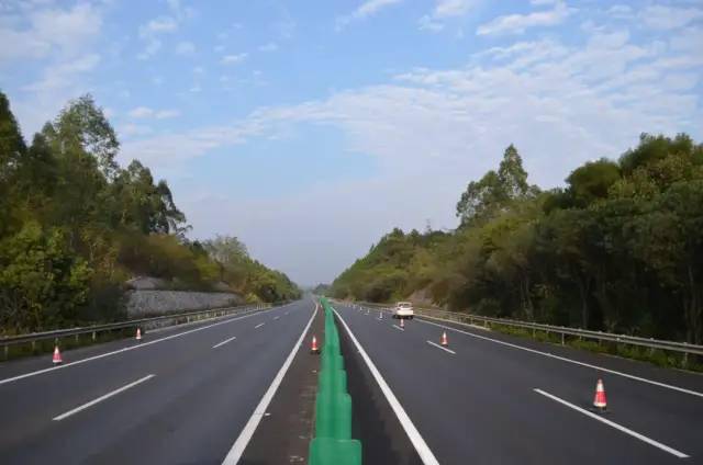 国道收费站最新通告 f94870821c6a4171afaac970ee2cbab8.jpeg